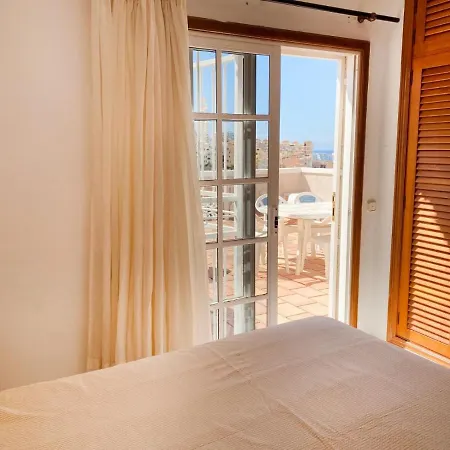 2 Bedroom Apartment, 2 Pools, Large Balcony, All Amenities *