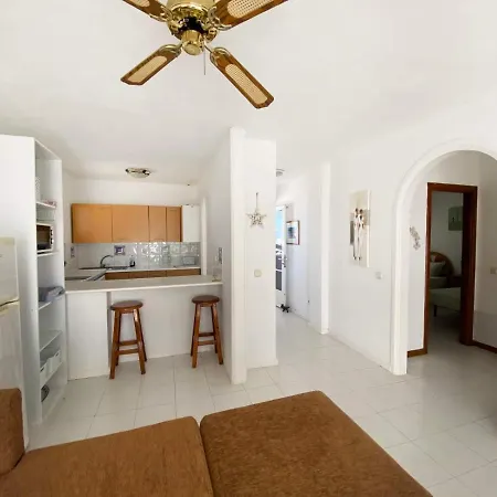 2 Bedroom Apartment, 2 Pools, Large Balcony, All Amenities *