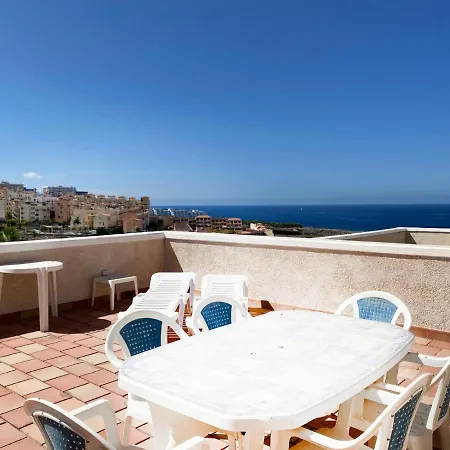 2 Bedroom Apartment, 2 Pools, Large Balcony, All Amenities Apartman *